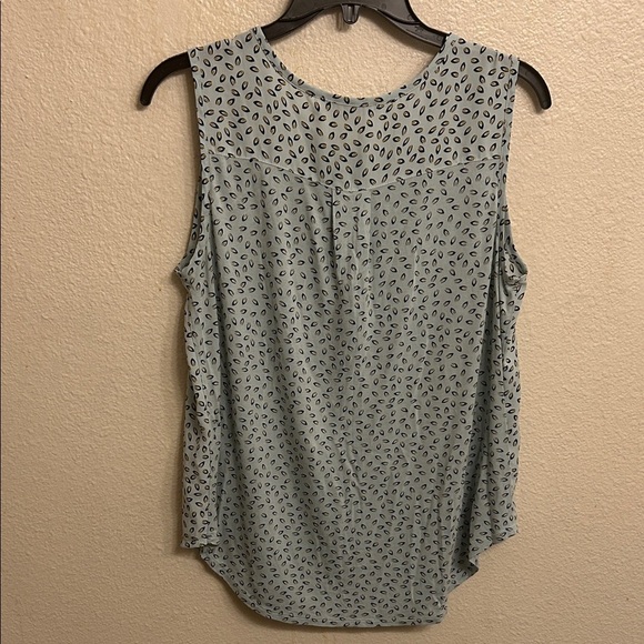 LOFT Women's Sleeveless Top with Blue Print Size Medium - Picture 6 of 6